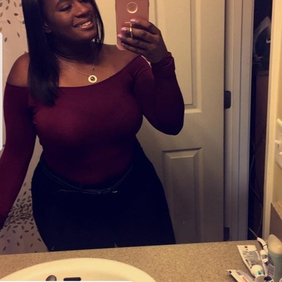 Bodysuit with long sleeves and off shoulder design - Picture 5 of 5